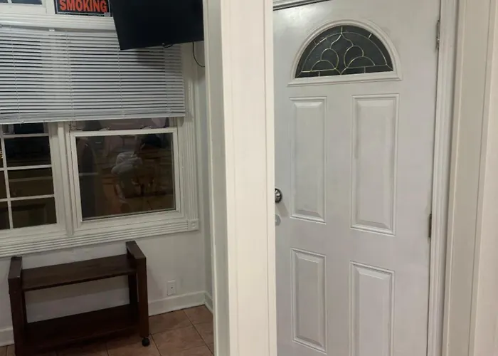 Hollywood Rentals Llc