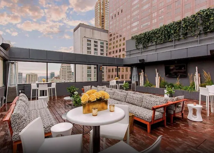 Luxury hotel only: The Chicago Hotel Collection Magnificent Mile