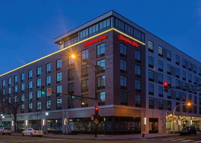 3 star hotel: Hampton Inn Chicago North-Loyola Station, Il