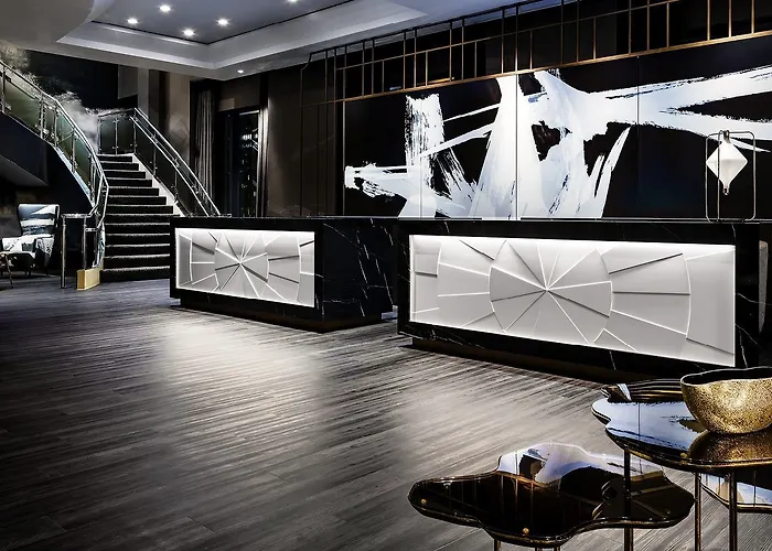 Hotel near College: The Gwen, A Luxury Collection Hotel, Michigan Avenue Chicago