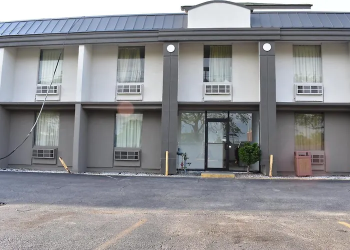 All Vacation Rentals Days Inn Melrose Park/O'Hare South